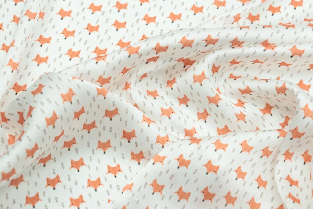 découvrez un patron gratuit pour bavoir bébé à coudre facilement ! idéal pour les débutants, ce modèle original vous permettra de réaliser un accessoire pratique et mignon. téléchargez le patron imprimable et suivez nos instructions pas à pas.