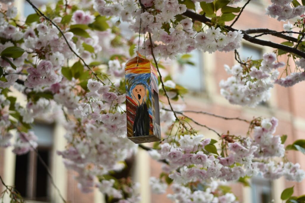 découvrez l'upcycling : une démarche créative et écologique qui consiste à transformer des objets ou matériaux inutilisés en produits de valeur, réduisant ainsi les déchets tout en stimulant l'innovation et l'originalité.